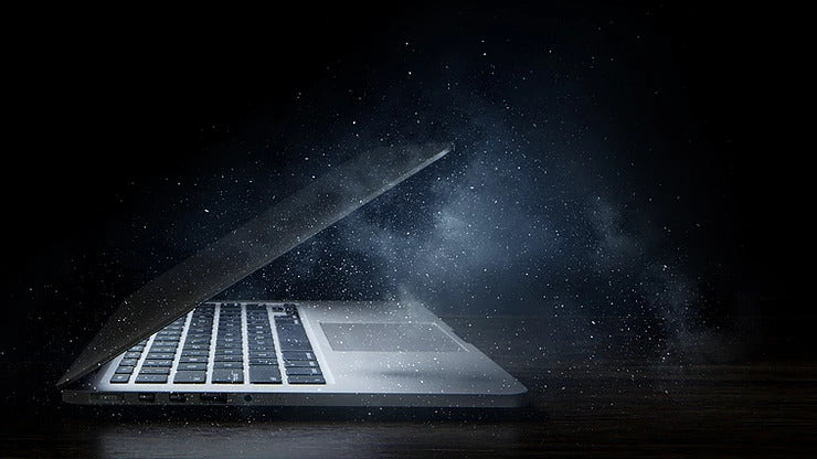 Wie wird der Nachtmodus auf elektronischen Displays aktiviert?